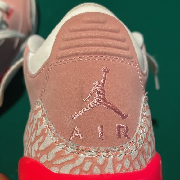 These are Air Jordan Nike 3 Retros in the color “Rust Pink” size: 6.5 US - Picture 7 of 7